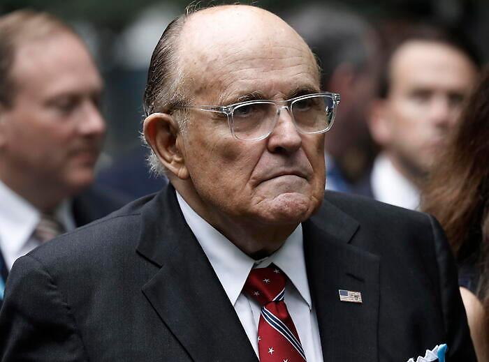 Rudy Giuliani ricoverato per una polmonite: fine settimana difficile per l'ex sindaco di New York
