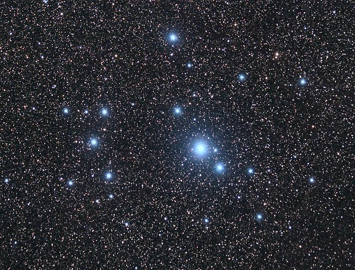 Nel cielo di maggio la staffetta delle costellazioni e gli appuntamenti celesti da non perdere (domani si fa il pieno di stelle cadenti)