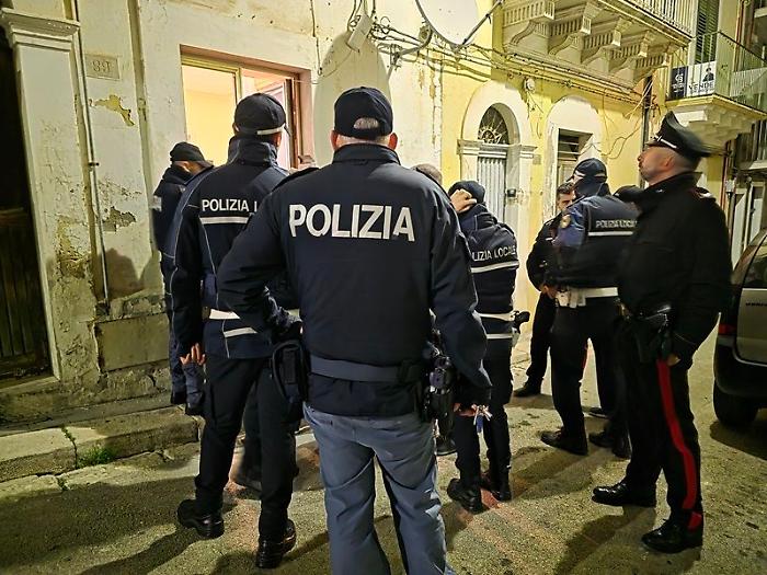 Controlli straordinari interforze a Ragusa, disposta l'espulsione di 21 cittadini stranieri