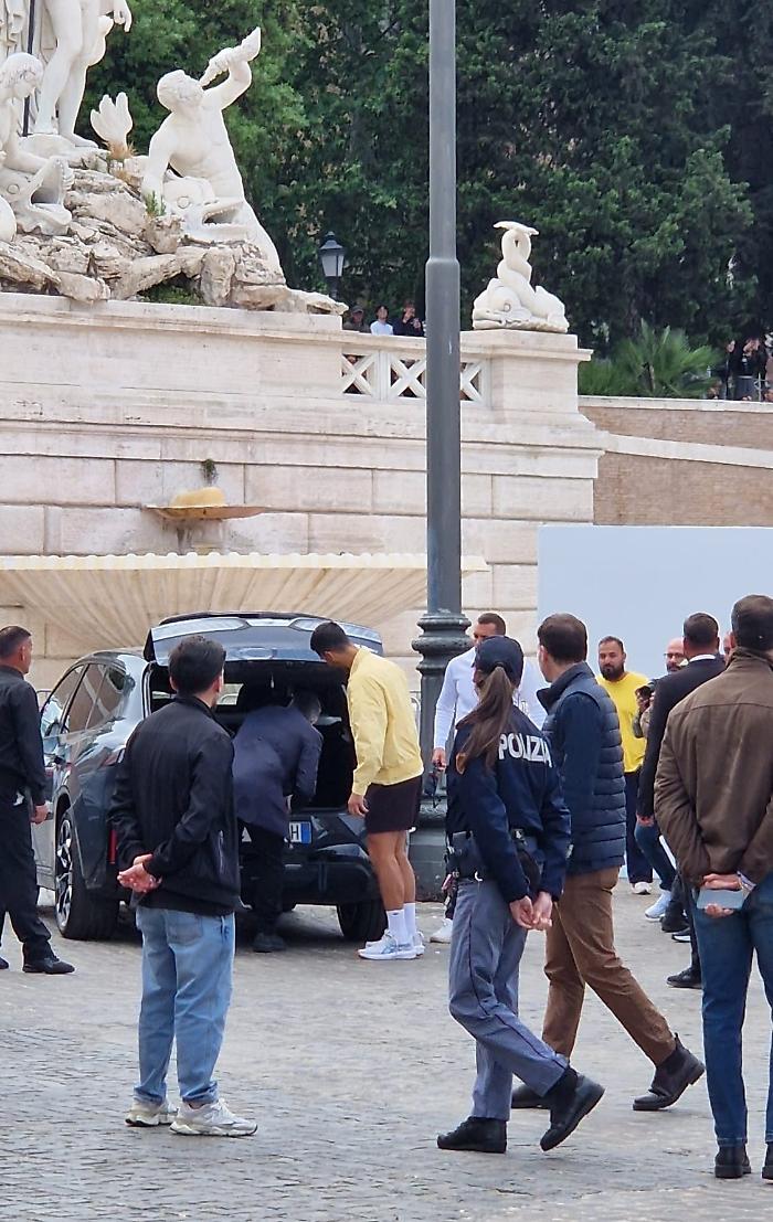Djokovic incanta Piazza del Popolo a Roma: antipasto di lusso in vista del Foro Italico