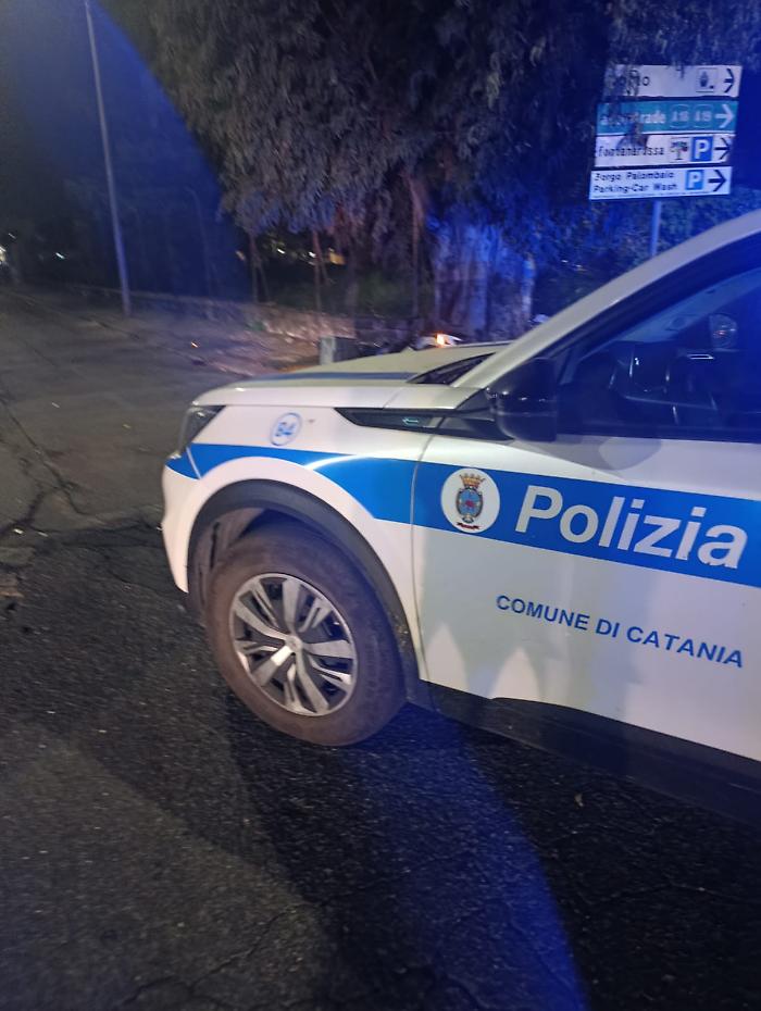 Catania, incidente mortale in via Forcile: fatale per una donna l'impatto tra scooter e auto