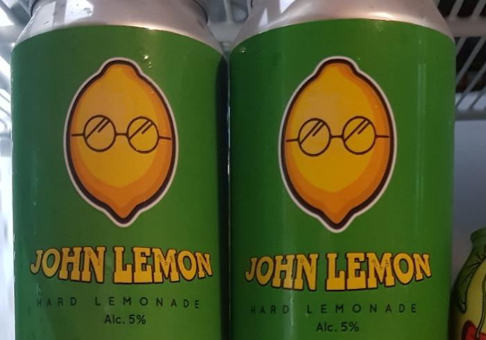 Il sapore amaro del copyright:  Yoko Ono "spegne" la birra John Lemon