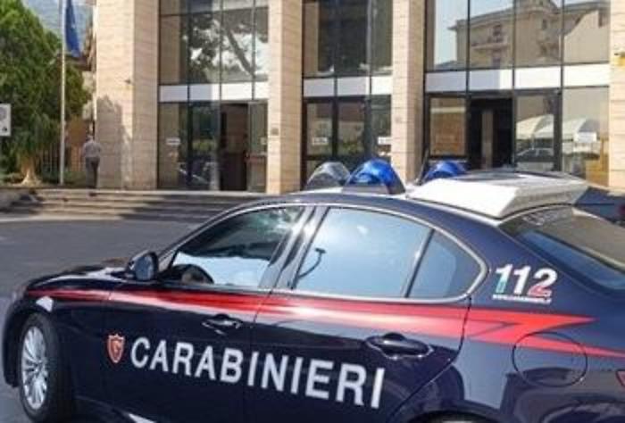 Truffa del finto Carabiniere, anziana smaschera il raggiro: due arresti