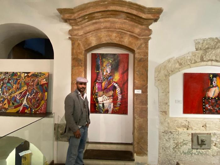 L'artista Enrico Gasparri