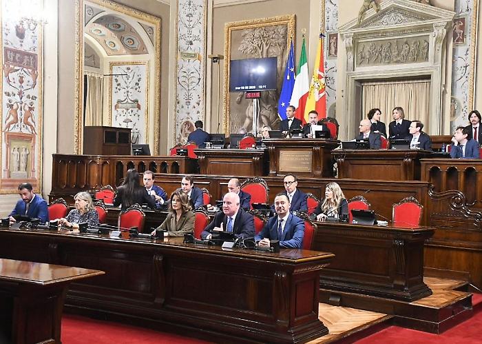 Ratificato all'Ars tetto agli stipendi per il personale di Palazzo dei Normanni