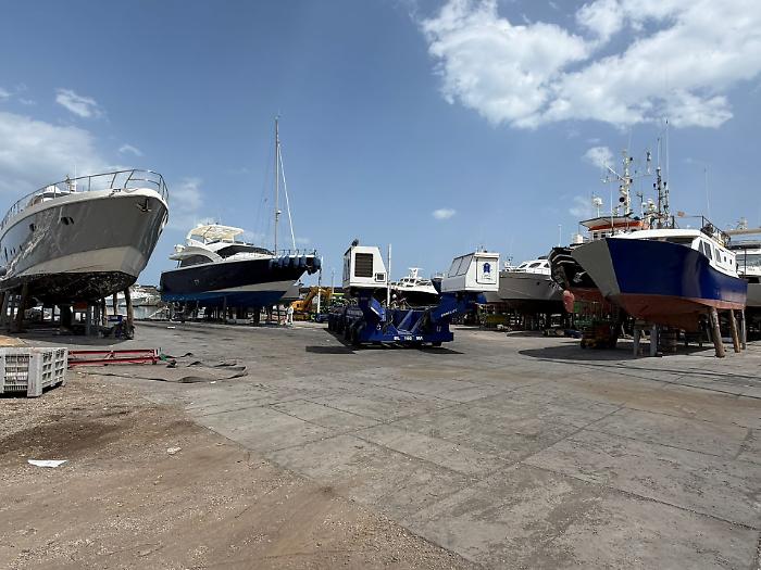 Riposto, incidente in un cantiere navale: 48enne precipita da una scala