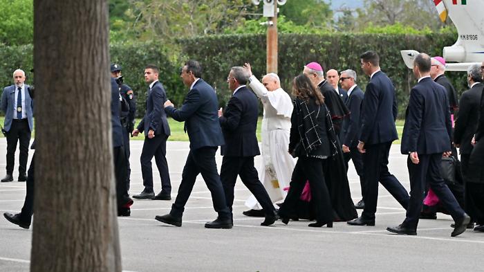 Il Papa ai giovani di Pompei: &laquo;Abbiate fiducia in chi si prende cura di voi&raquo;