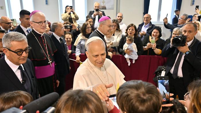 Supplica a Pompei, il Papa invoca una &ldquo;pace disarmata&rdquo; per il mondo