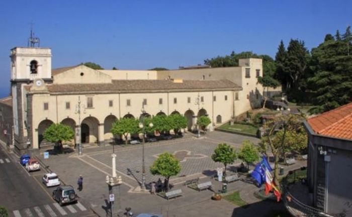 Valverde piazza del Santuario