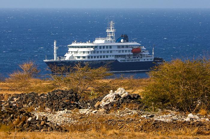 Hantavirus: la nave Hondius arriva alle Canarie: porto e acque off limits