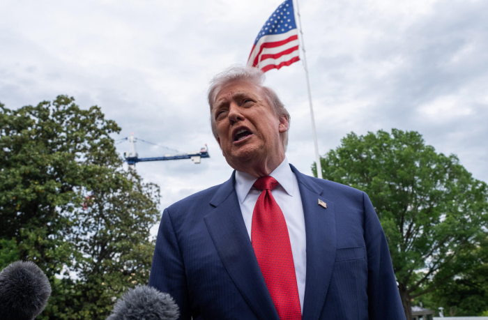 Trump rilancia l'offerta all'Iran su Truth: sondaggi danno priorit&agrave; al disarmo nucleare