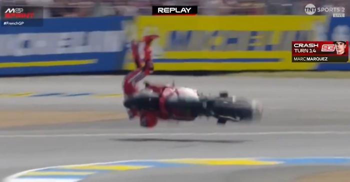 Marc Marquez, il video della caduta: dovr&agrave; operarsi e star&agrave; fuori per due gran premi 