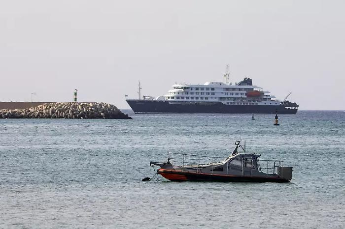 Hantavirus, la nave da crociera giunta a Tenerife: procedura speciale per lo sbarco dei passeggeri 