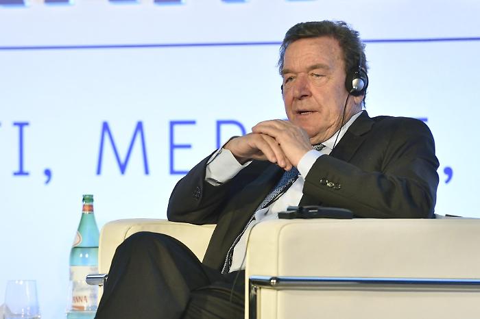 L'Europa alza il muro: "Il negoziatore lo scegliamo noi, non Putin". L'Ue chiude la porta a Schr&ouml;der 