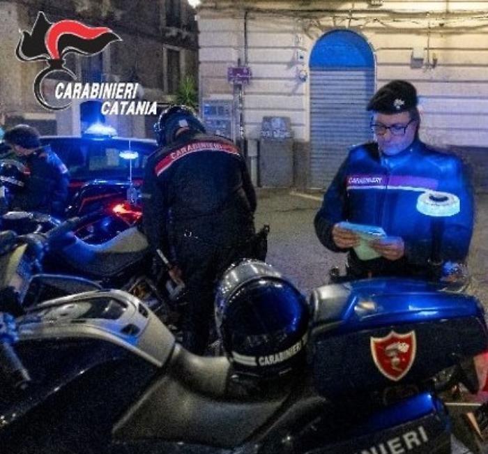 In giro alle 2 di notte a Catania per rubare liquori: arrestato sorvegliato speciale 