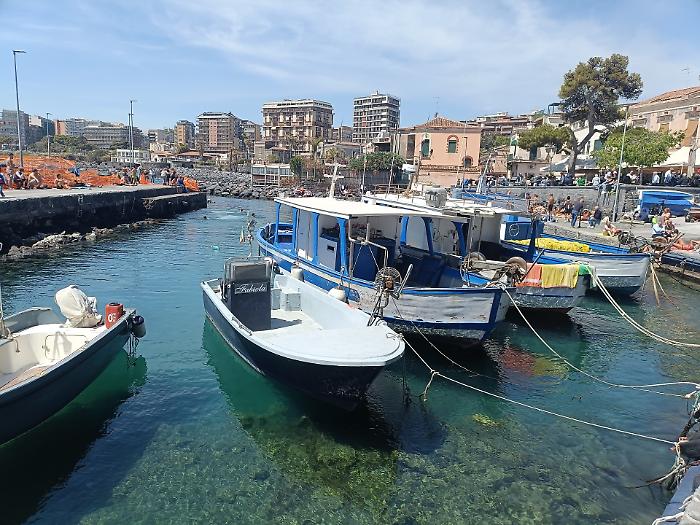 Pesca in crisi: carburanti alle stelle, Fas sospende il blocco dello Stretto di Messina. Domani c'&egrave; il vertice