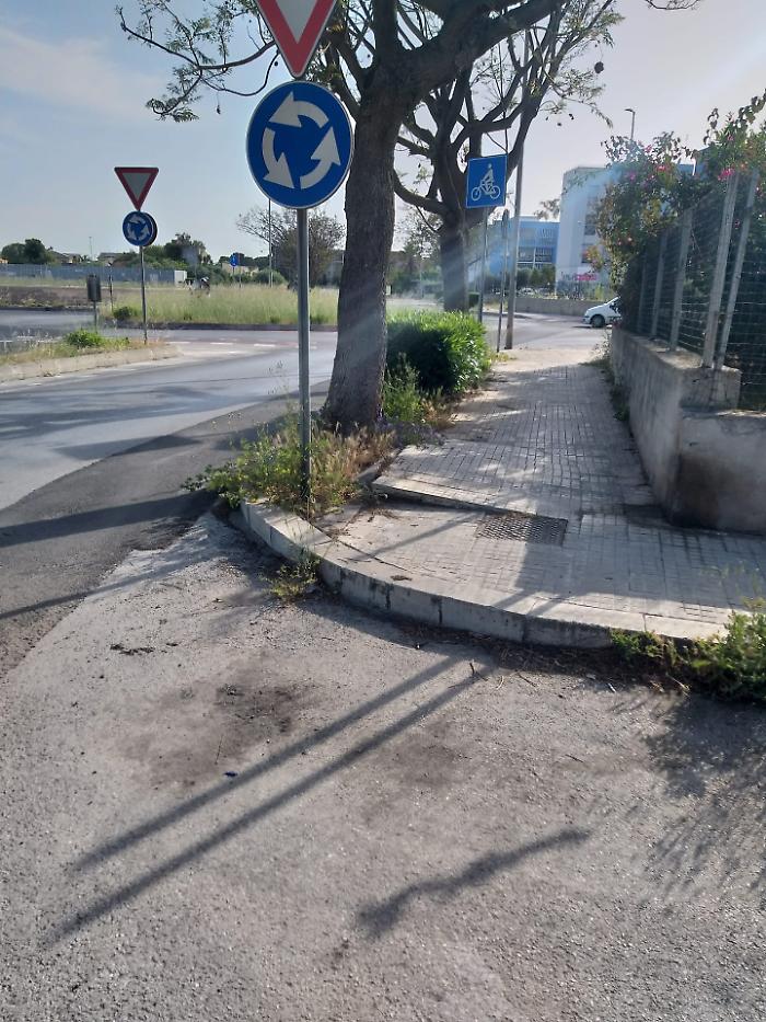 Siracusa via Lo Surdo scivola disabili impraticabile