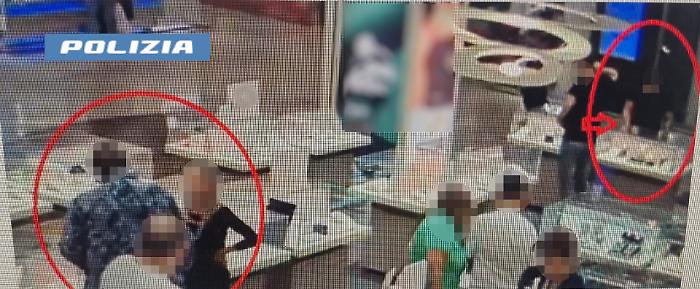 Rubano 2.500 euro di bracciali dalle gioiellerie di un centro commerciale con la tecnica della calamita: denunciati in tre