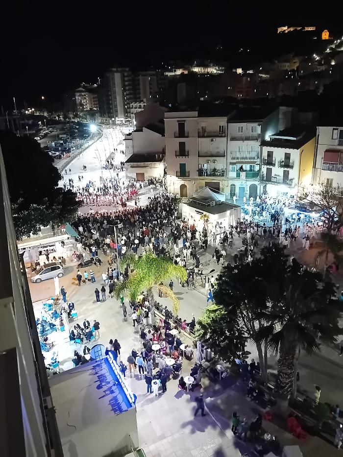 Licata, l&rsquo;estate della discordia: in piazza contro le ruspe che minacciano il turismo
