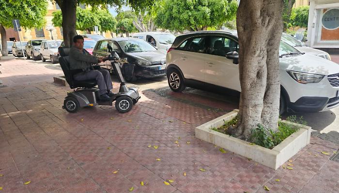 Sosta selvaggia a Porta di Ponte: scacco ai furbetti del parcheggio