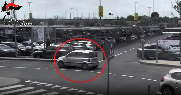 Catania, la banda del furto d&rsquo;auto con la tecnica dell'Obd in azione nel parcheggio Ikea: ladri in fuga rintracciati e arrestati 