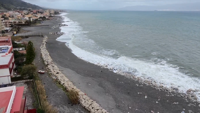Salvare la costa di Messina Sud: studio geologico sul torrente Galati e 1,5 milioni per i pennelli a mare