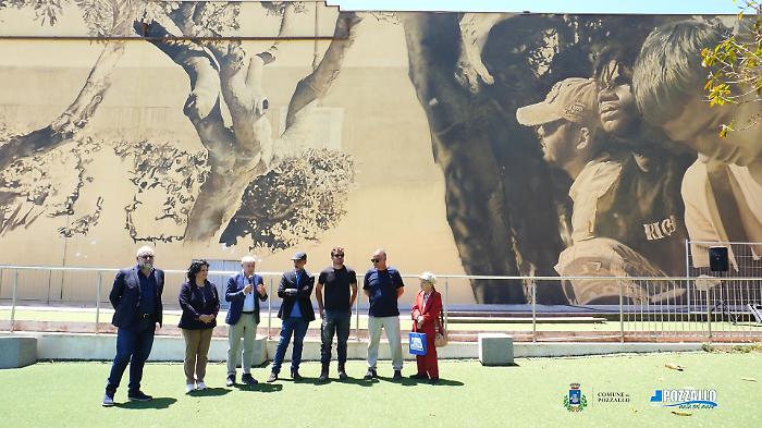 Pozzallo, inaugurato il murale di Guido Van Helten nel segno di Giorgio La Pira