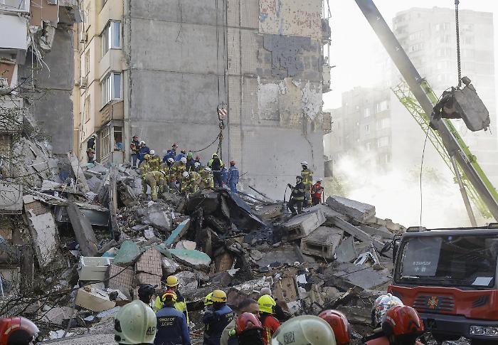 L'escalation russa su Kiev: almeno 15 morti, tra cui due bambini. E la diplomazia internazionale &egrave; al bivio