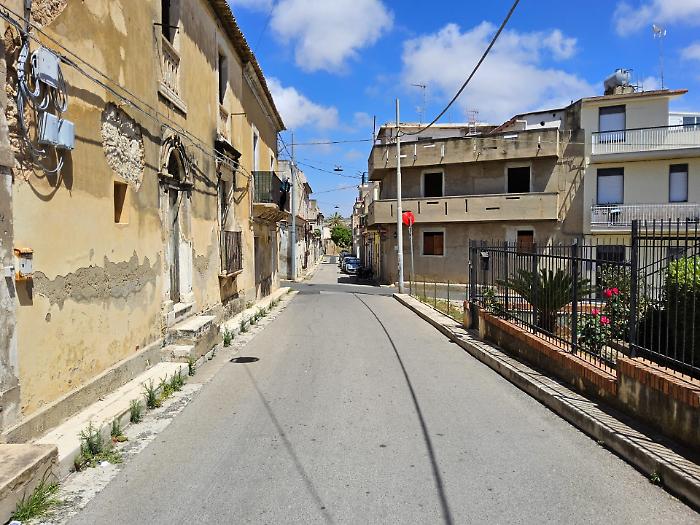 Santa Croce, aggredito con spranghe e spada: migrante rischia la vita