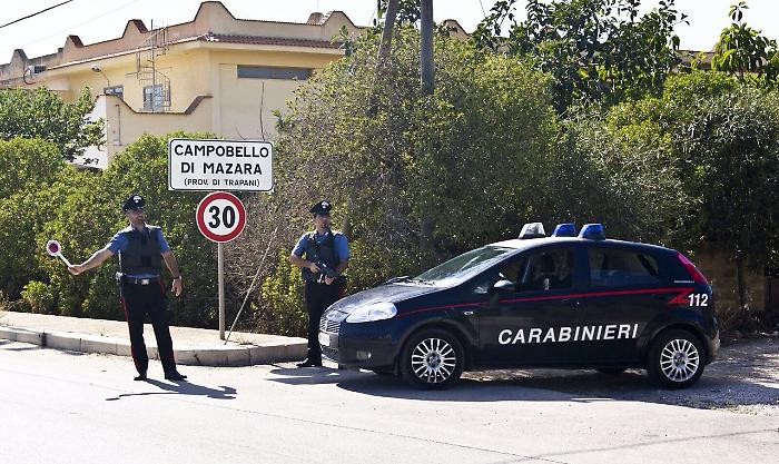 Far West in famiglia: 77enne fa fuoco sul nipote ma la pistola s'inceppa 
