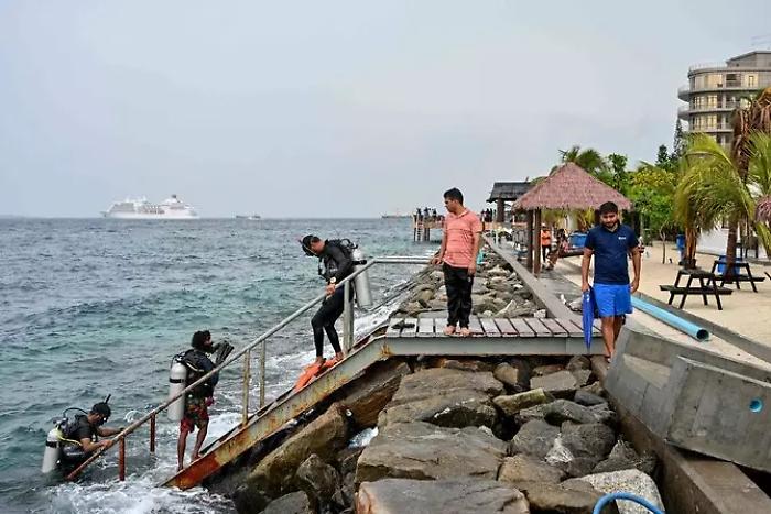 Maldive, fallita la prima immersione nella grotta per recuperare i corpi: profondit&agrave; e forti correnti ostacolano le operazioni