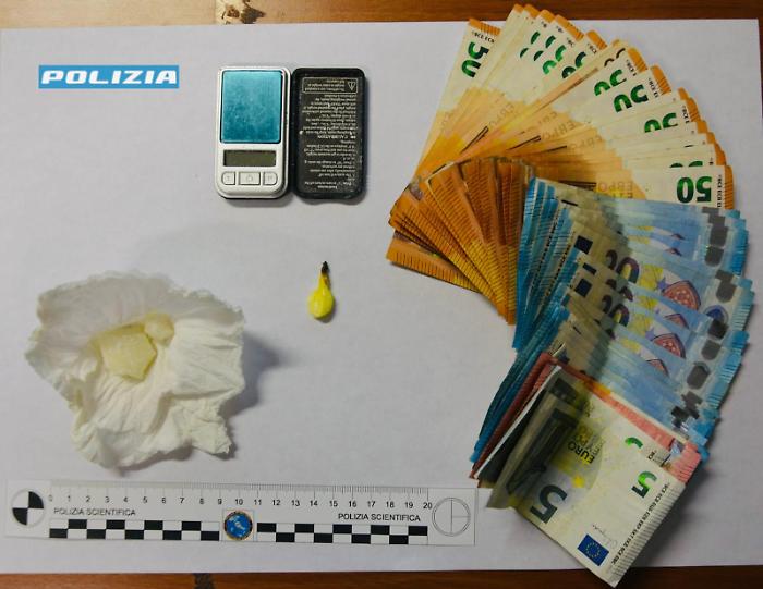 Ragusa, arrestato un 24enne per spaccio di stupefacenti