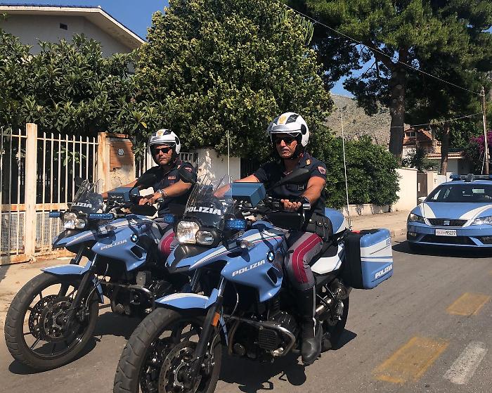 Droga tra i cibi in frigo a Mondello: incastrato un noto pusher palermitano