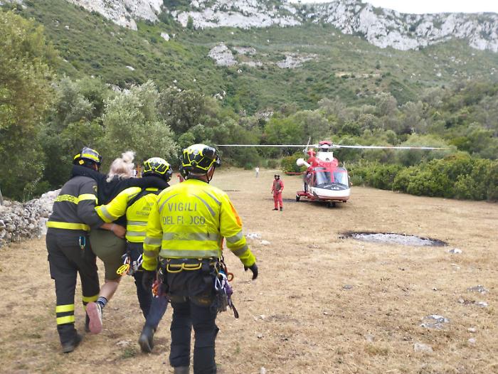 Turista olandese salvata a Cavagrande del Cassibile: Vigili del Fuoco e "Drago 142" in azione