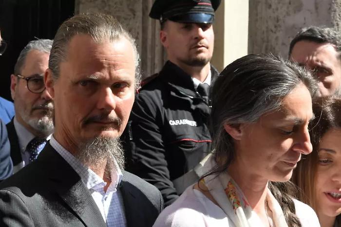 Famiglia nel bosco, psichiatri smontano la perizia del Tribunale dei minorenni dell&rsquo;Aquila: "scientificamente nulla"