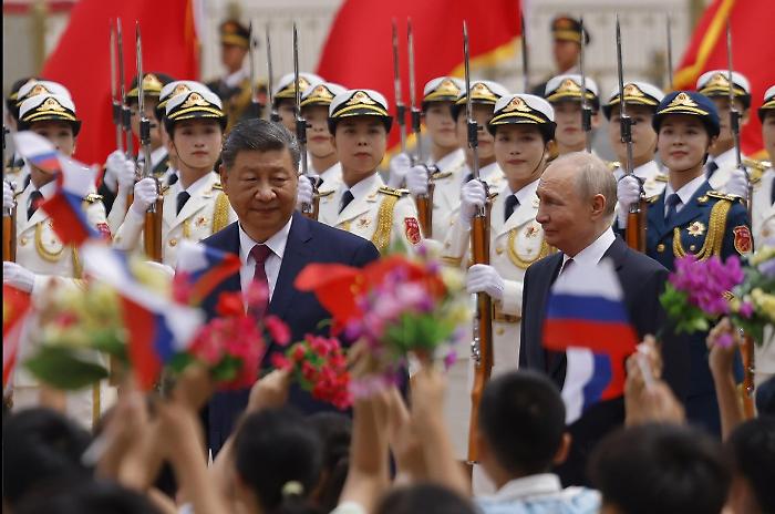 Pechino, la settimana dei due presidenti: come Xi Jinping usa Putin e Trump per riscrivere la geografia del potere
