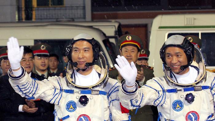 La Cina si prende anche la luna, la Nasa teme il sorpasso: possibile missione nel 2027