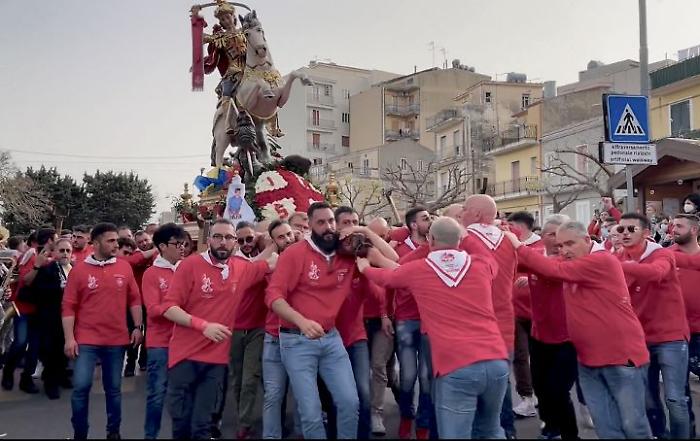 Dopo le polemiche, la mano tesa a Modica dell'associazione portatori di San Giorgio al vescovo di Noto