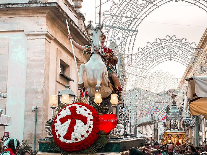 Ragusa e la statua del patrono San Giorgio, ecco come fu commissionata e realizzata