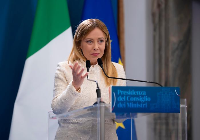 "Flessibilit&agrave; sull&rsquo;energia o salta l&rsquo;intesa sulle armi": l&rsquo;Europa si blinda sui conti, Meloni all&rsquo;attacco sulle bollette 