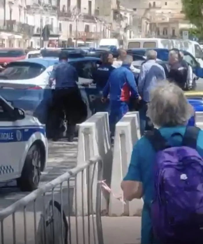 Modica, tunisino d&agrave; in escandescenze: "Faccio come a Modena"