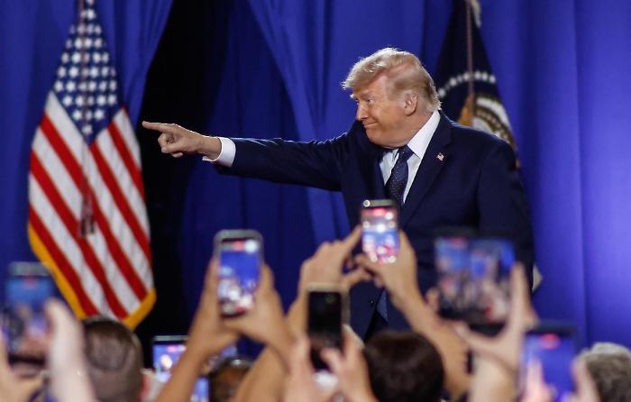 Trump annuncia la fine della guerra commerciale: la riapertura di Hormuz in cambio dei beni congelati