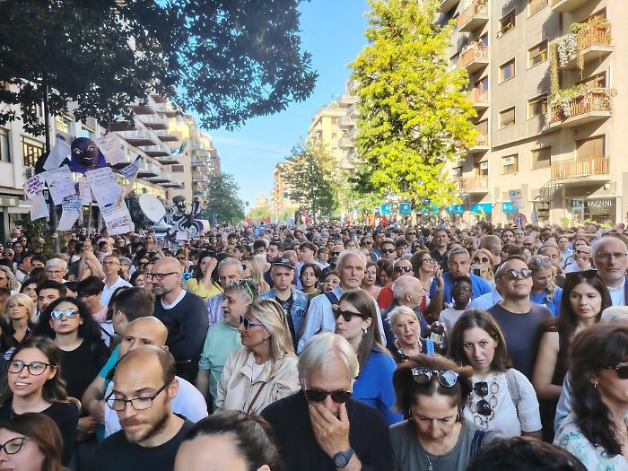 Maria Falcone: "Giovanni e nostro, guai a chi ce lo tocca"I nomi delle vittime e il minuto di silenzio