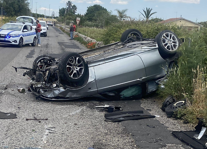 Grave incidente stradale nelle campagne del Modicano, il guidatore in prognosi riservata