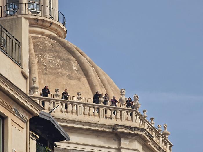 Pi&ugrave; turisti  e pi&ugrave; Airbnb in centro. Ma gli affitti sono meno cari: il paradossale fenomeno etneo
