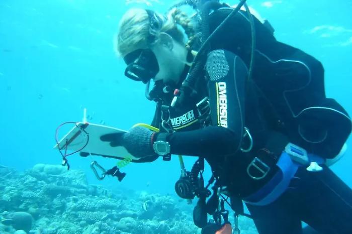 Morti Maldive, l'ultimo saluto sotto il Cristo degli Abissi per Monica Montefalcone: cosa faranno i suoi studenti