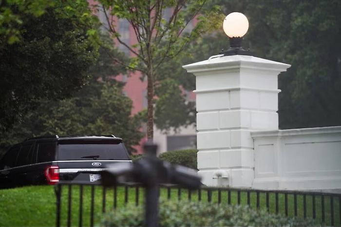 Spari vicino alla Casa Bianca: scatta il lockdown, Trump &egrave; all'interno