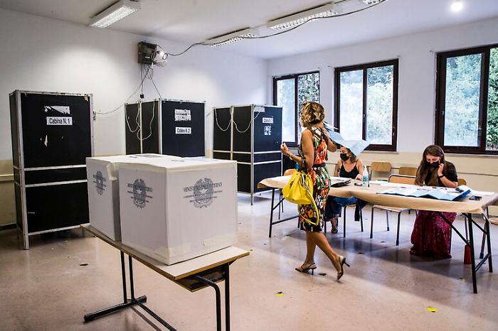 Elezioni Amministrative in Sicilia, la grande fuga dalle urne: ai seggi meno della met&agrave; degli elettori