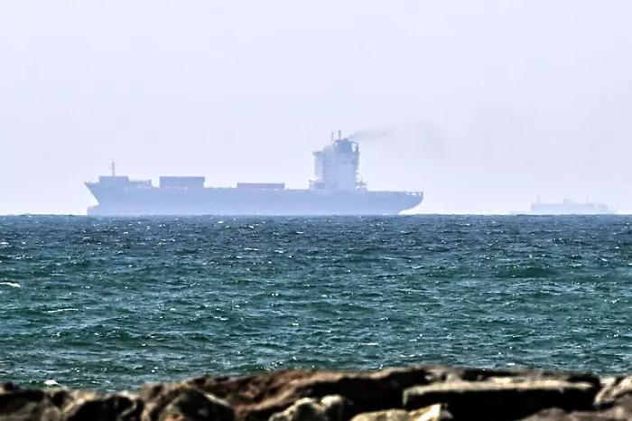 Teheran annuncia tariffe per la navigazione nello Stretto di Hormuz: "Non sono pedaggi"