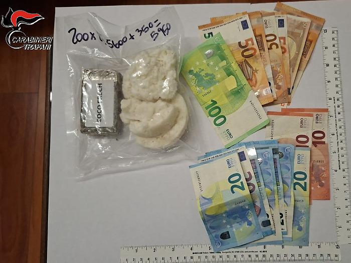 Lo spaccio di droga tra Partinico ed Alcamo: fermato ad un posto di blocco finisce ai domiciliari